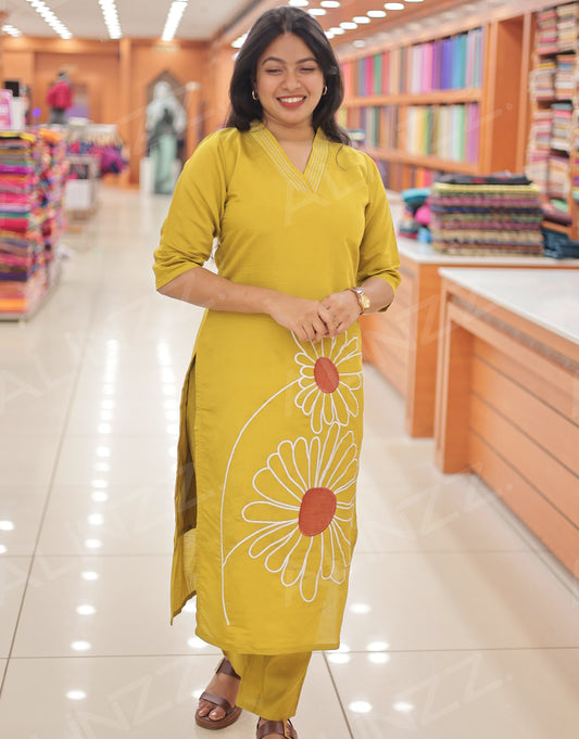 Women's Floral Embroidered Side Slit Co-ord Set – R555