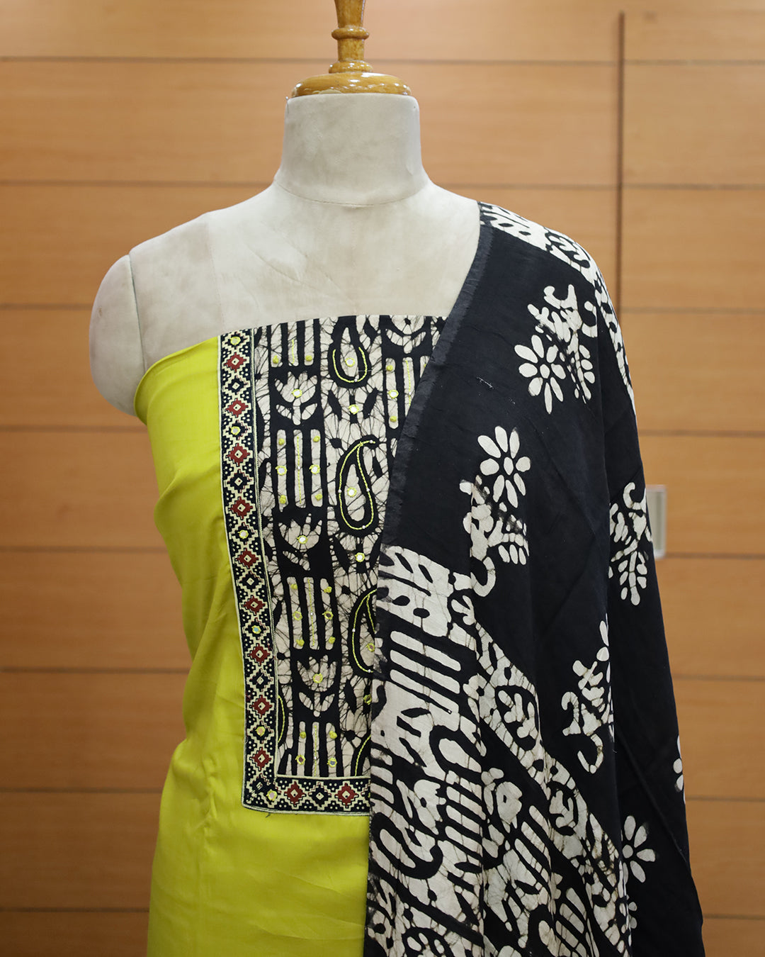 Women's Unstitched Salwar Suit - 1305