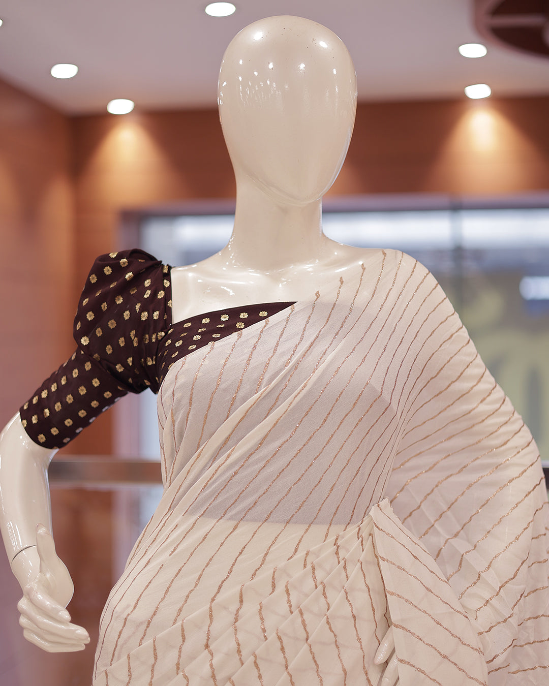 Womens Cream Saree with contrast blouse-G358