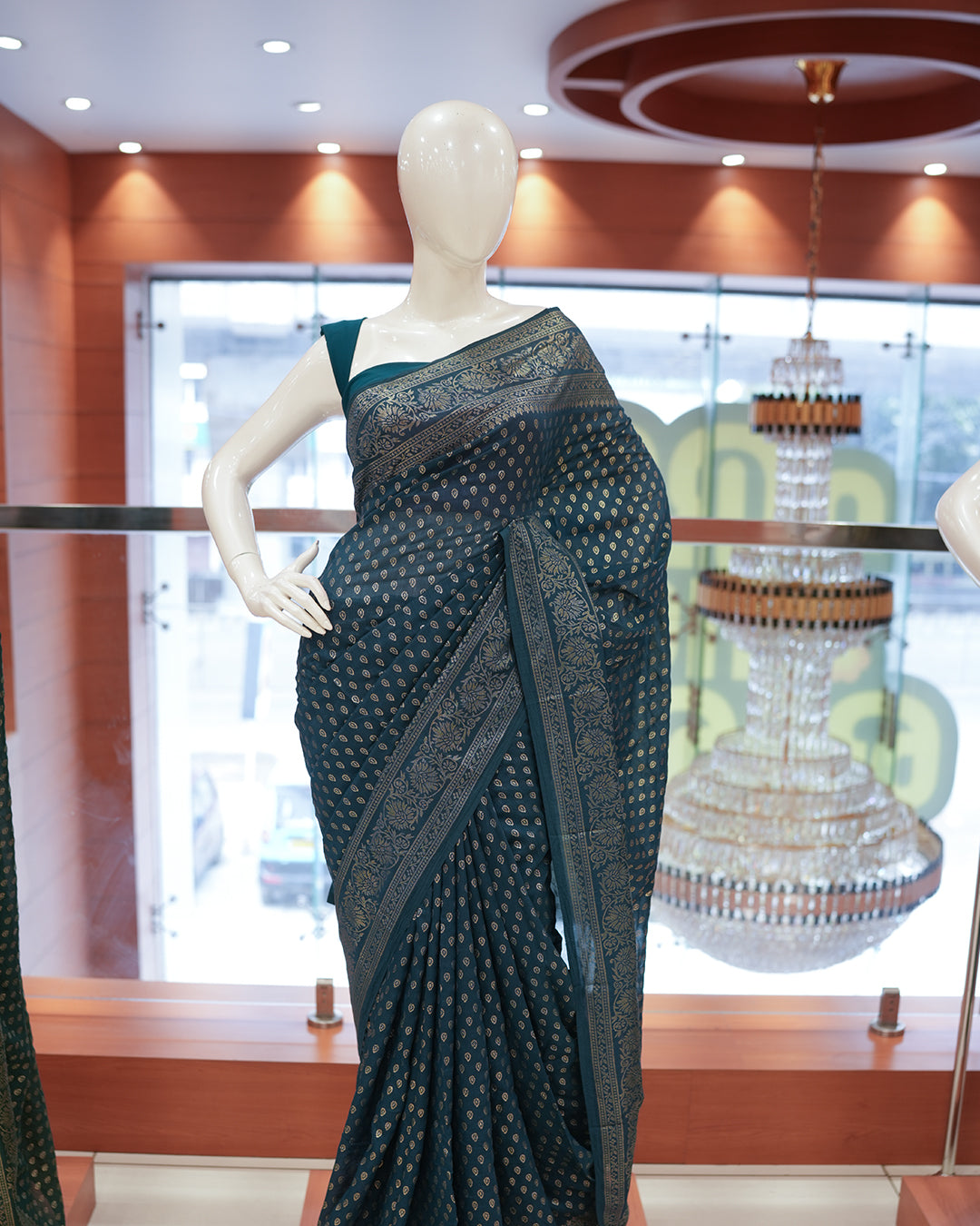 Women's Vichithra Silk Saree in Brocade design- R239