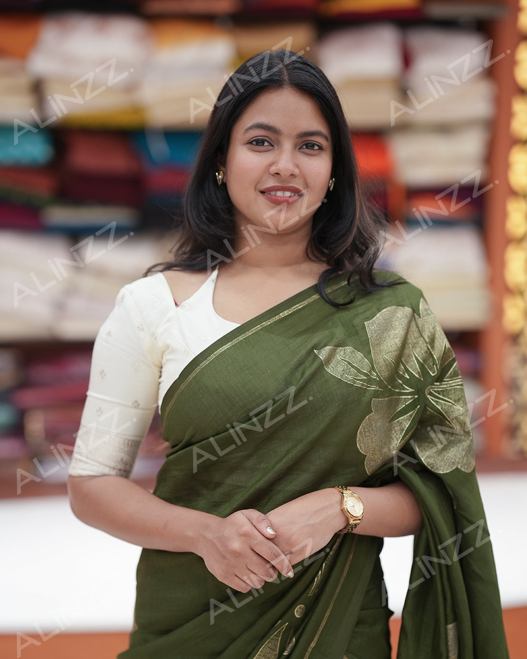 Women's Vichithra Silk Saree - R422