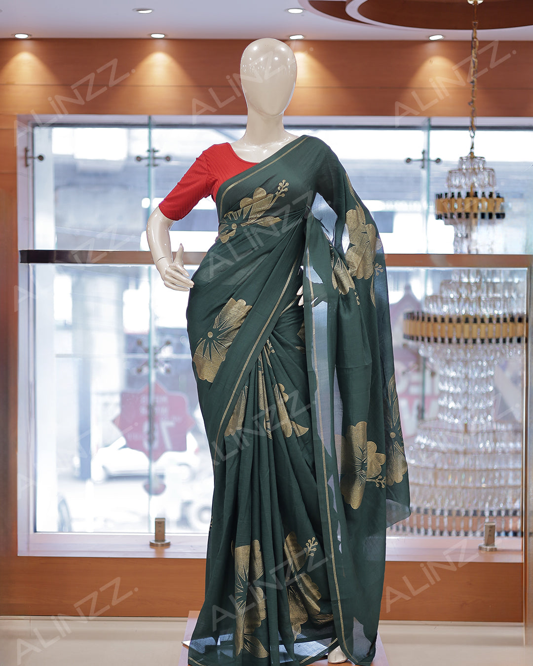 Women's Vichithra Silk Saree - R422