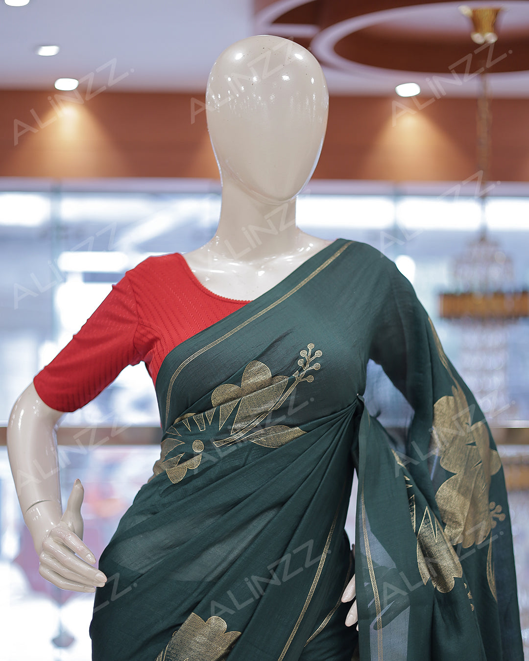 Women's Vichithra Silk Saree - R422