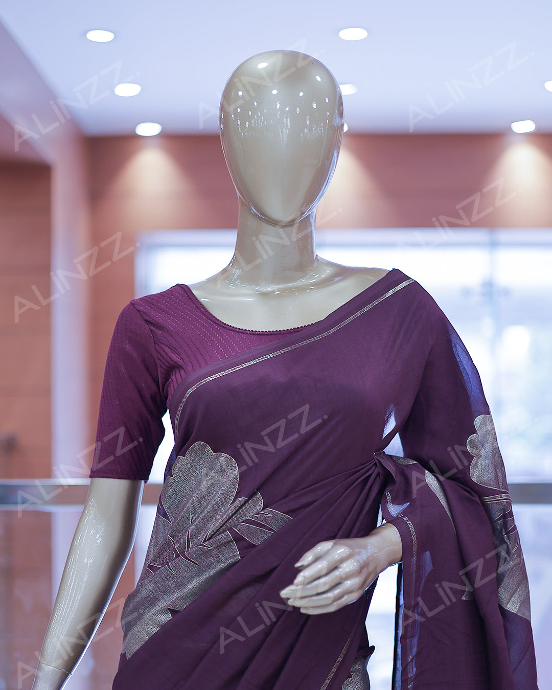 Women's Vichithra Silk Saree - R422