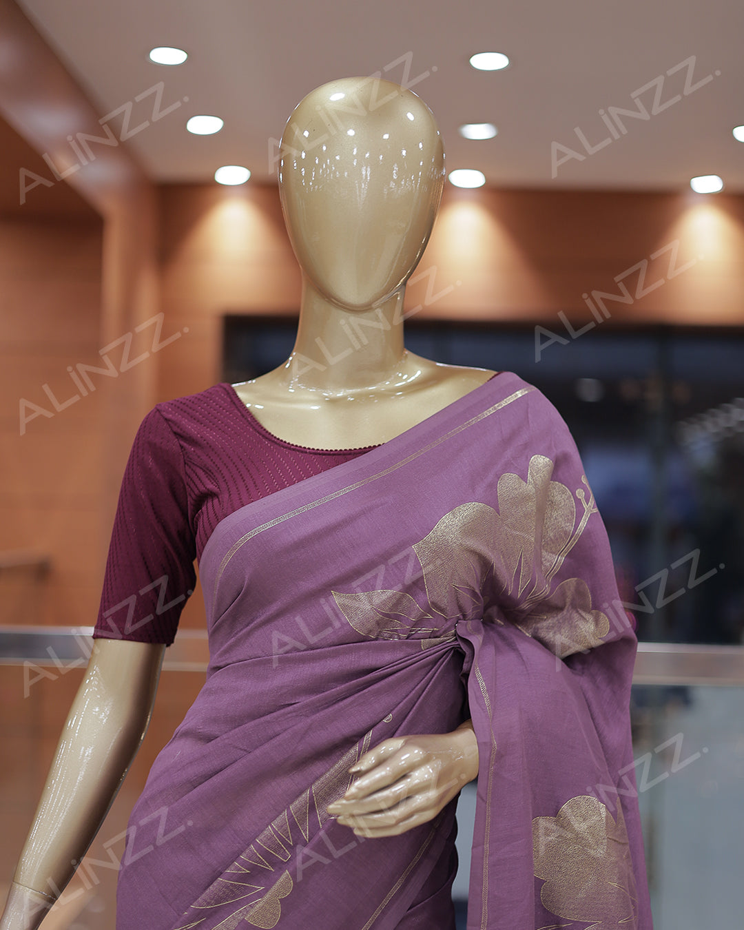 Women's Vichithra Silk Saree - R422