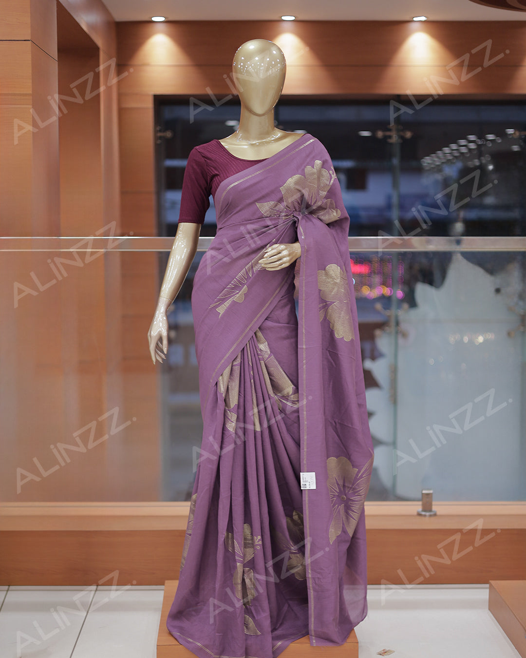 Women's Vichithra Silk Saree - R422