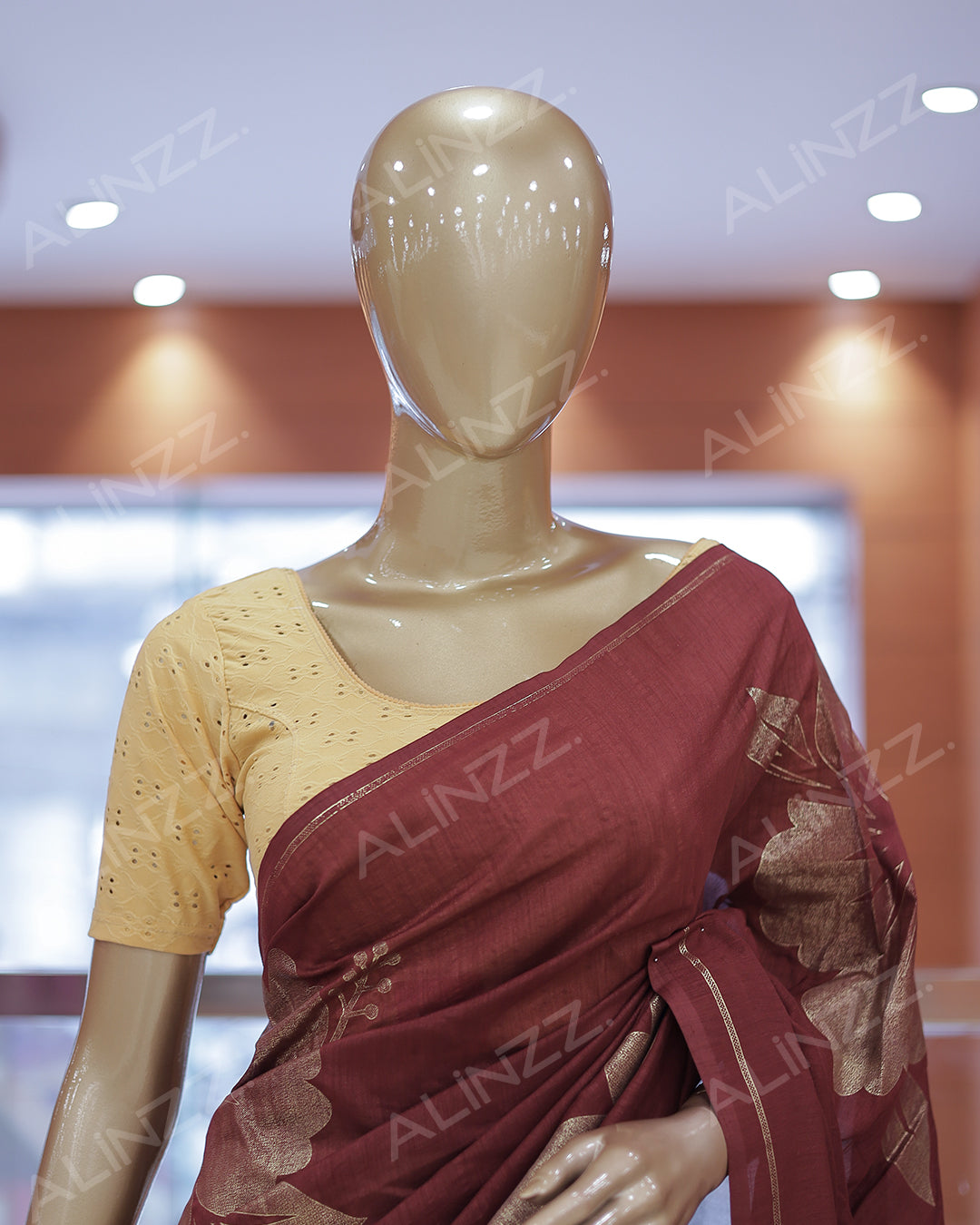 Women's Vichithra Silk Saree - R422