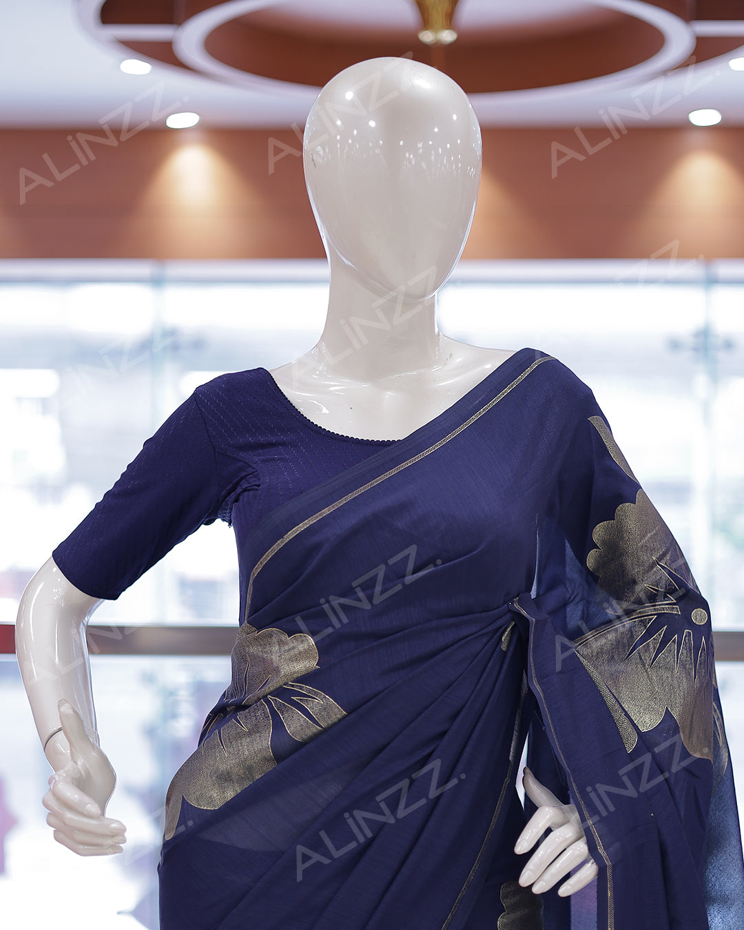 Women's Vichithra Silk Saree - R422