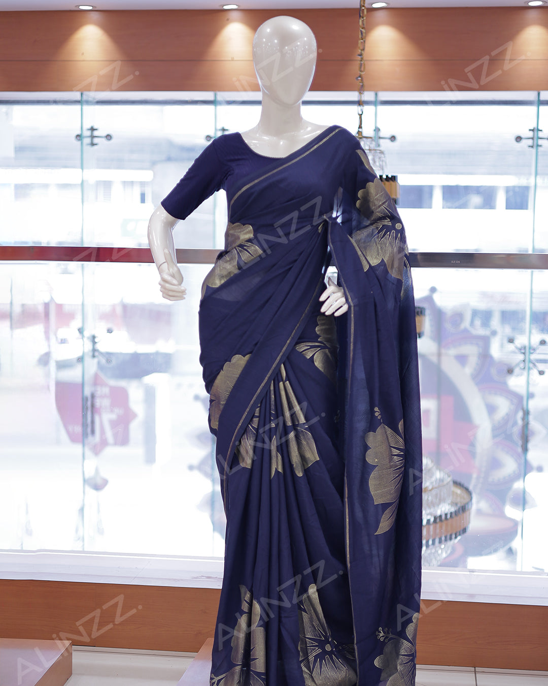 Women's Vichithra Silk Saree - R422