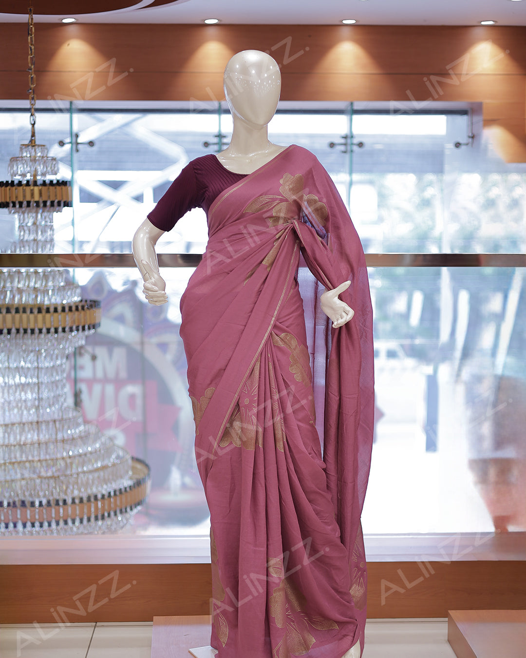 Women's Vichithra Silk Saree - R422