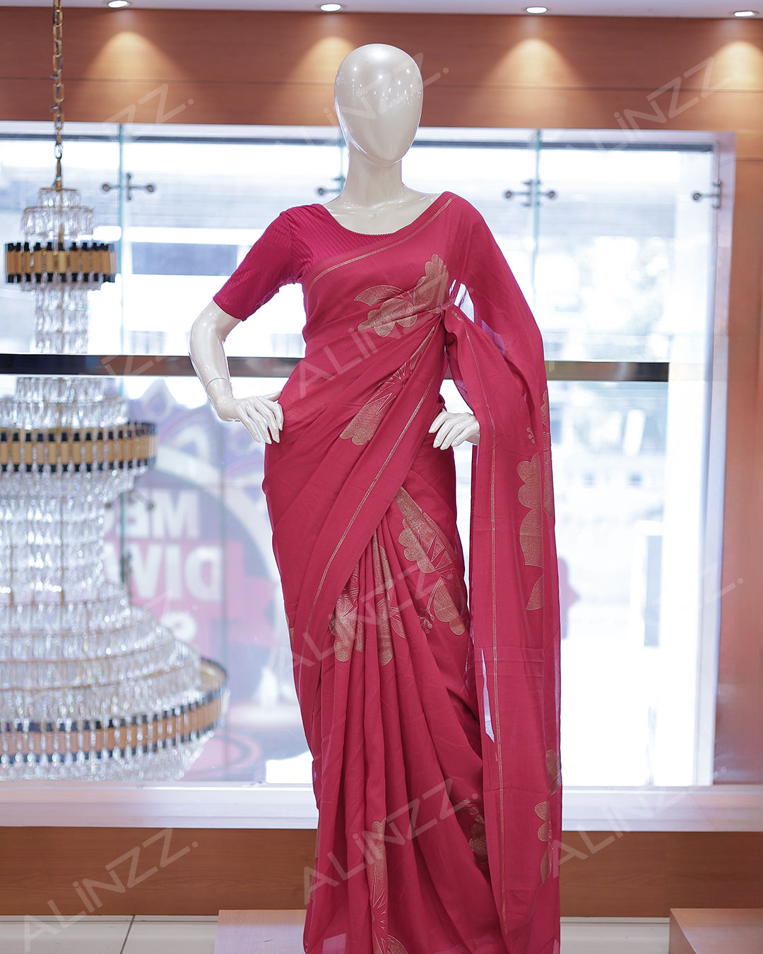 Women's Vichithra Silk Saree - R422