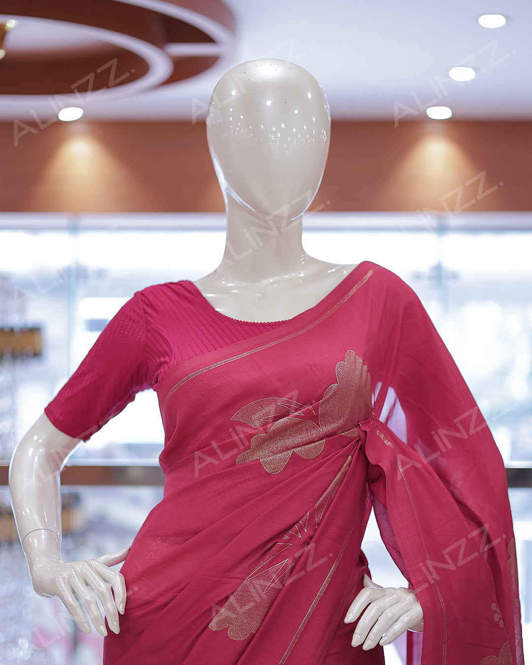Women's Vichithra Silk Saree - R422