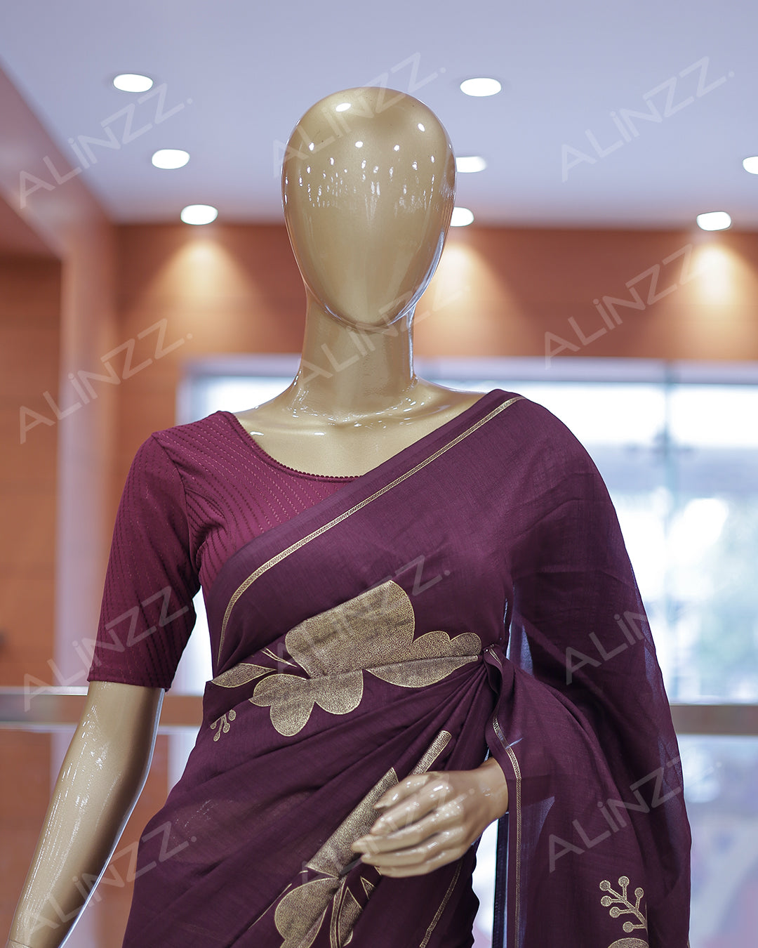 Women's Vichithra Silk Saree - R422