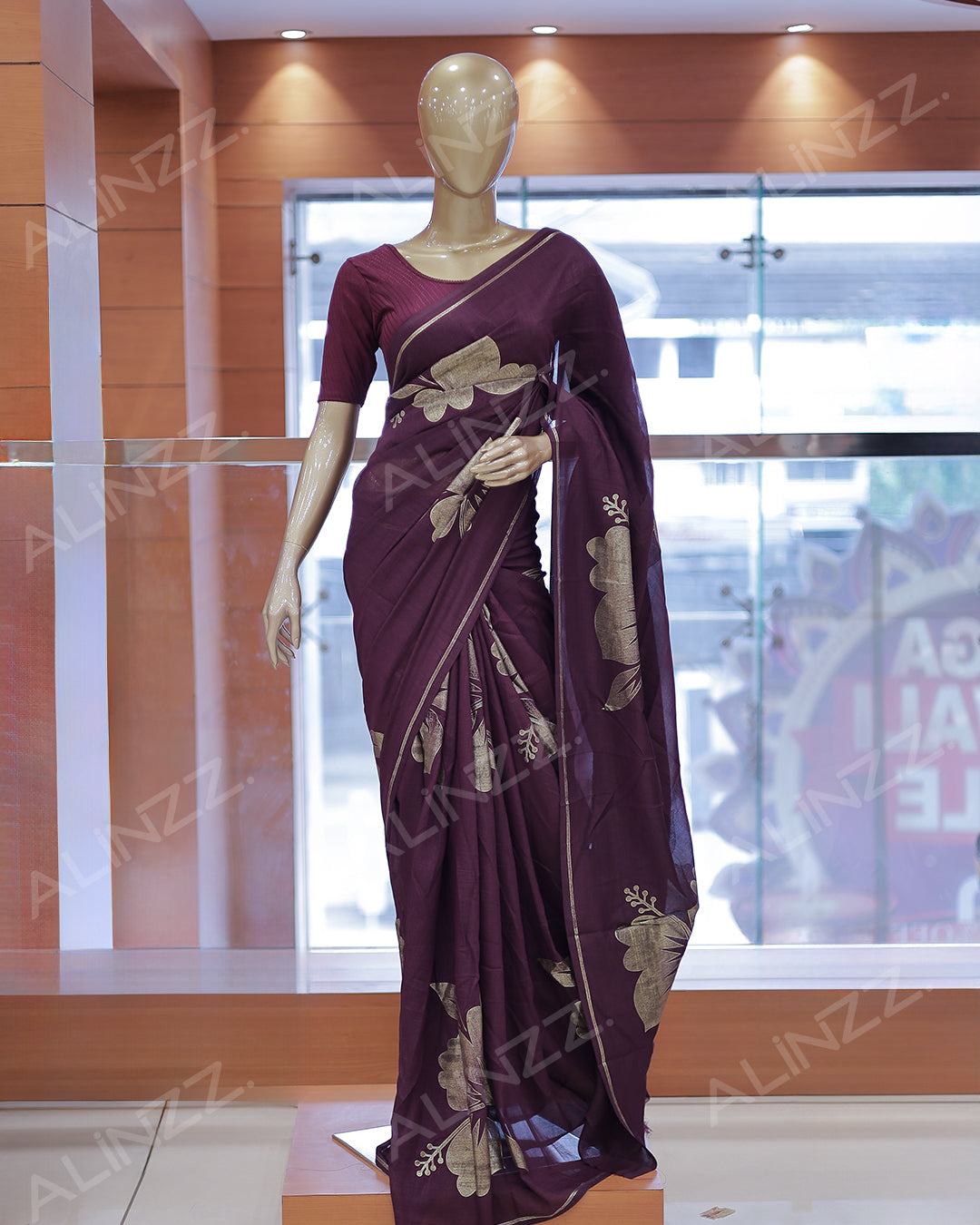 Women's Vichithra Silk Saree - R422