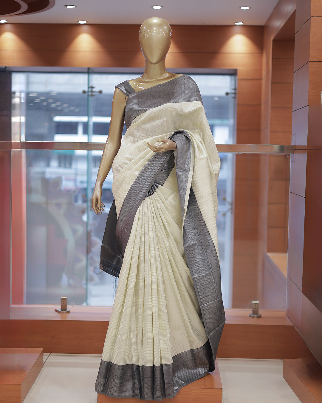 Womens Contrast Semi Silk Saree - R424