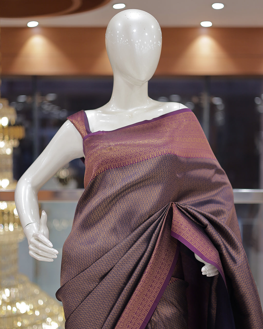 Women's Brocade Saree - R425