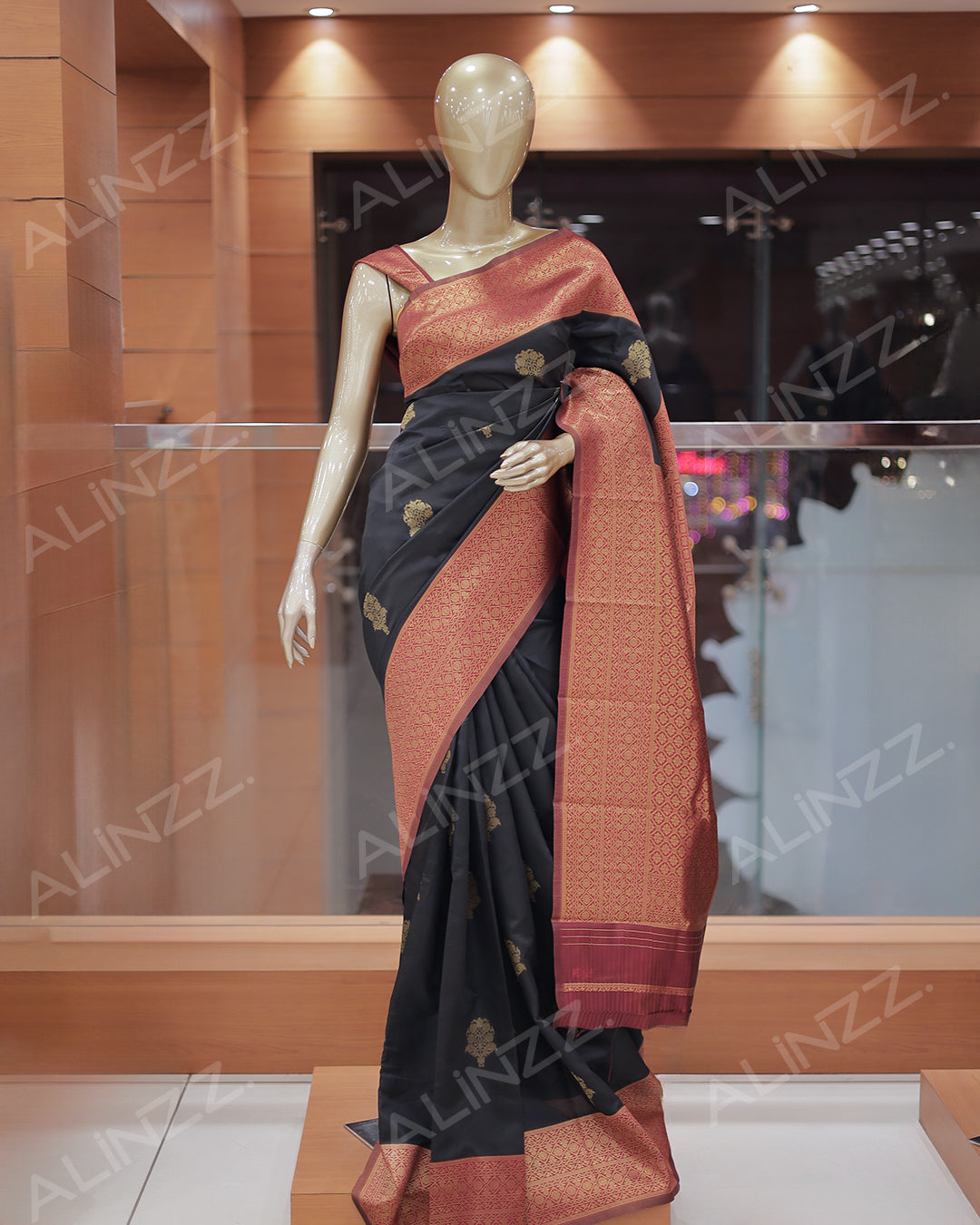 Women's Saree - R432