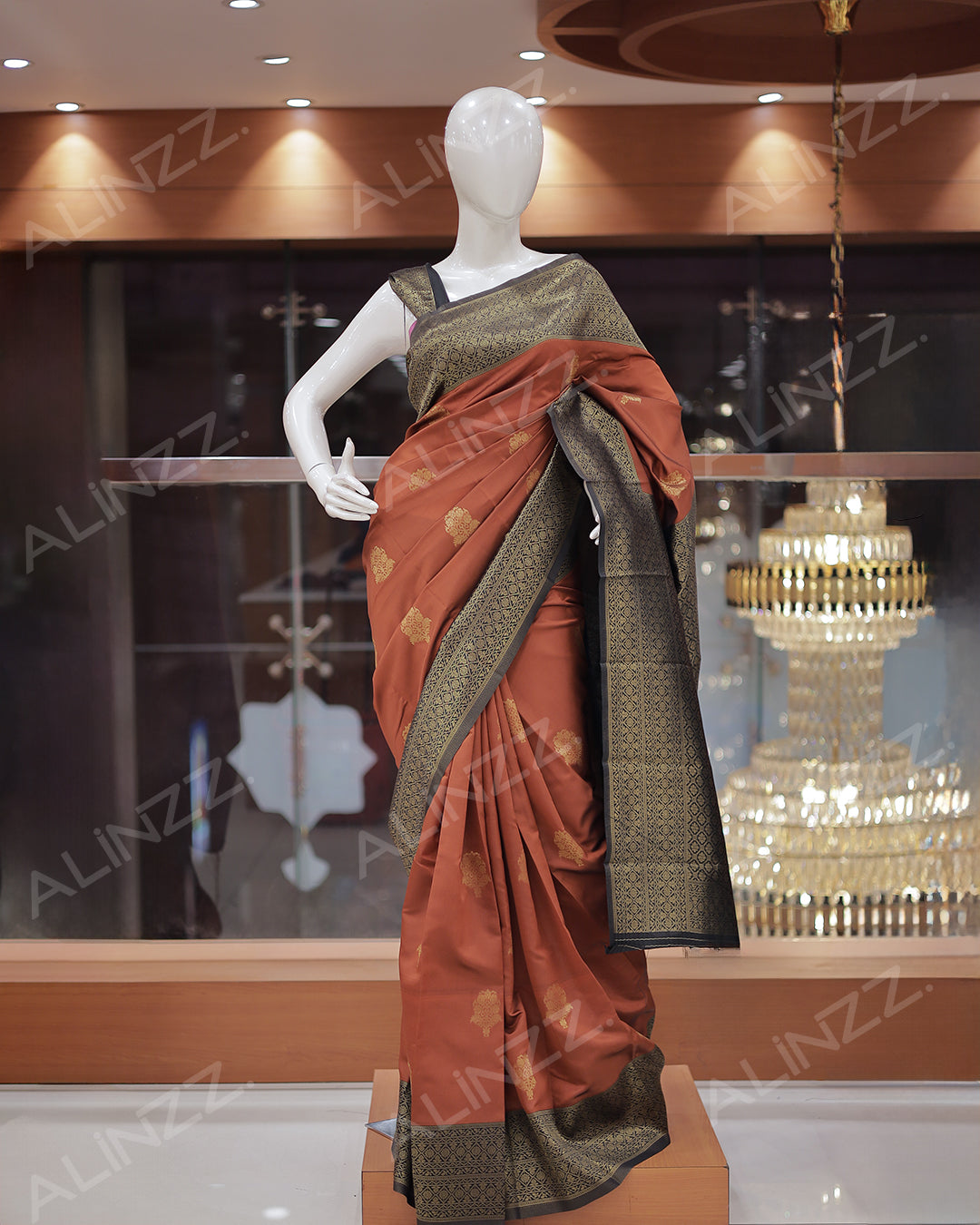 Women's Saree - R432