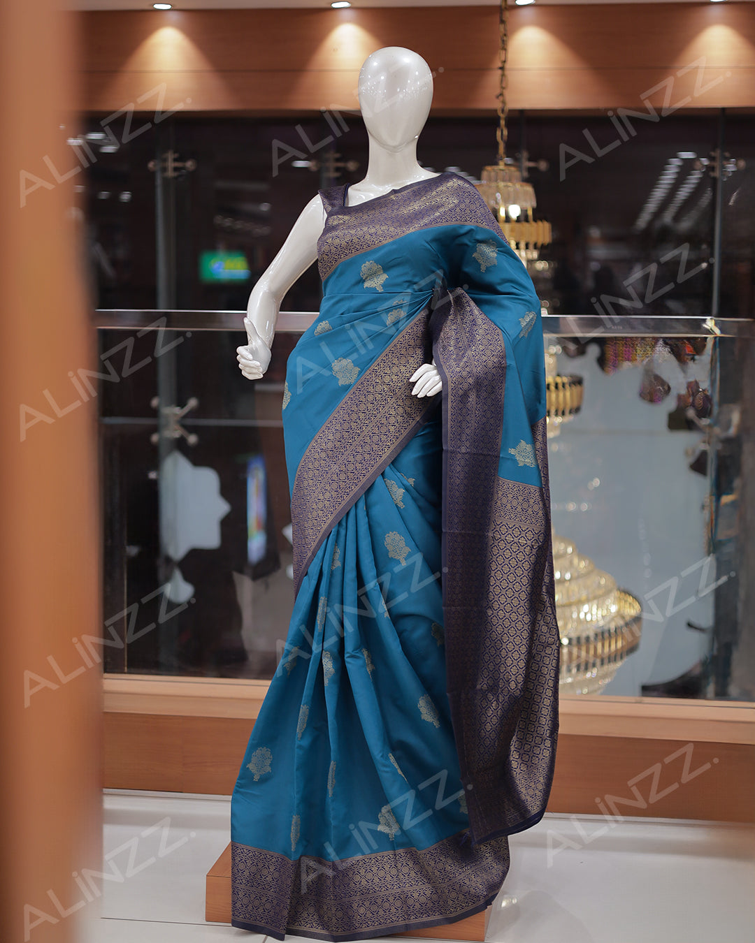 Women's Saree - R432