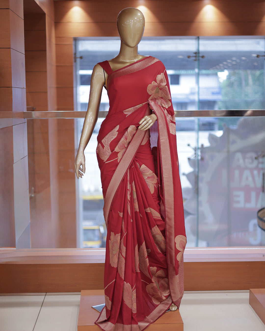 Women's Elegant Semi Silk Saree with Floral Motifs - R449