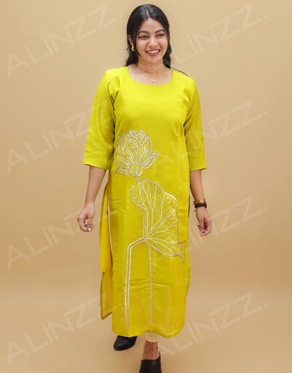 Women's Mull Chanderi Slitted Kurti with Floral Embroidery Highlight- R568