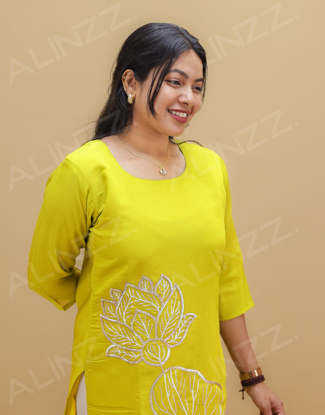 Women's Mull Chanderi Slitted Kurti with Floral Embroidery Highlight- R568