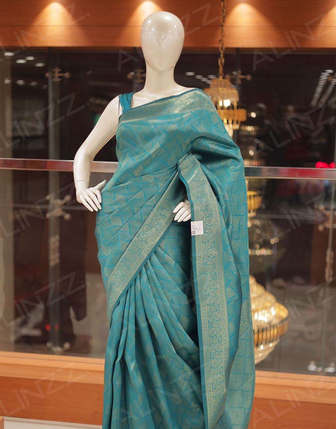 Brocade Fabric Wavy Lines Design Saree – R430