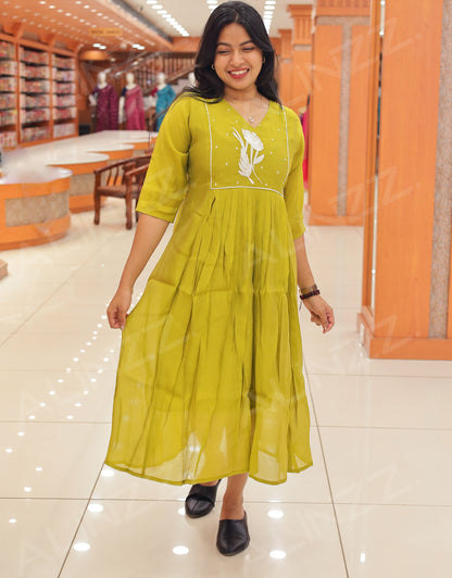 Womens Mul-Chanderi Floral Embroidered A-Line Kurti – R556