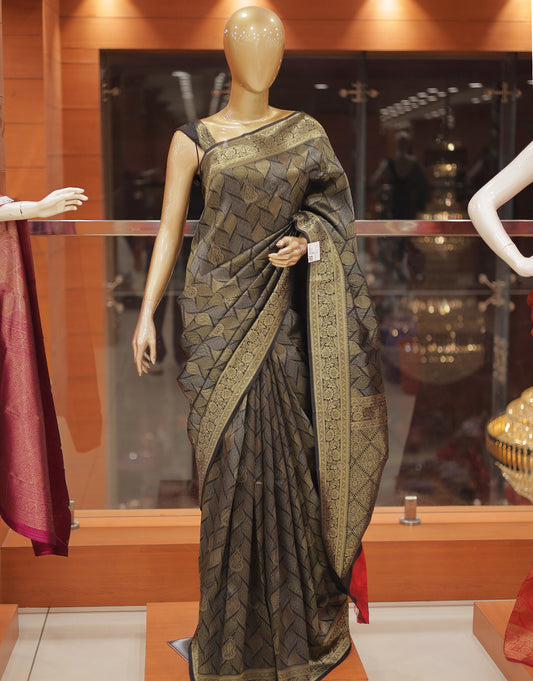 Brocade Fabric Wavy Lines Design Saree – R430