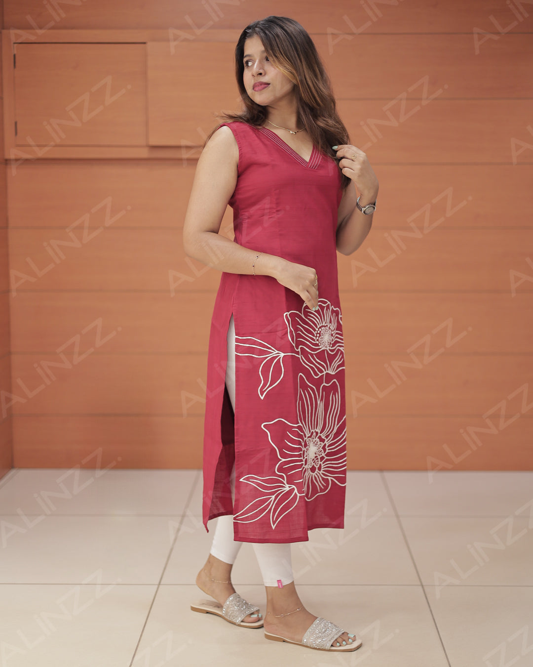 Side Slit Kurti – Floral Embroidery Vertical Fabric – R509