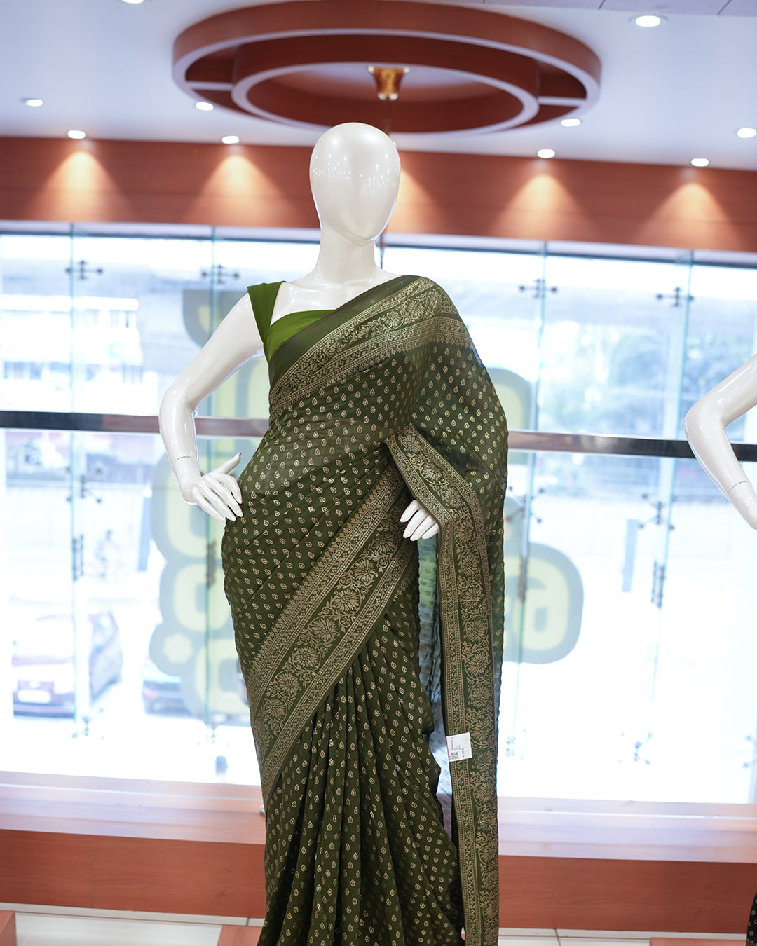 Women's Vichithra Silk Saree in Brocade design- R239