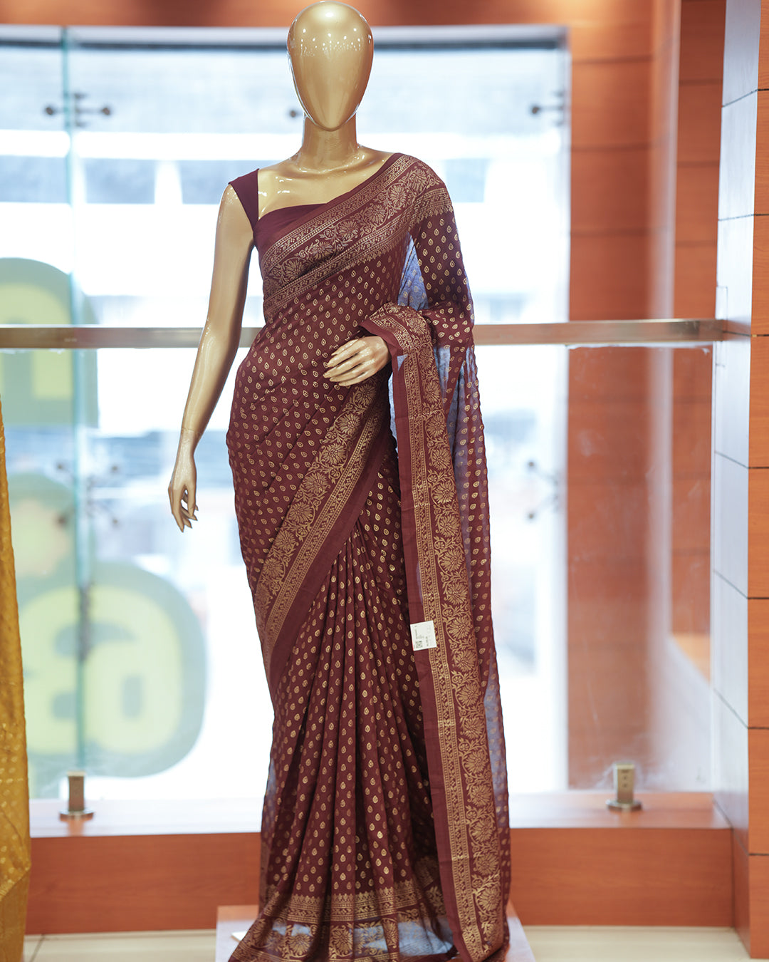 Women's Vichithra Silk Saree in Brocade design- R239