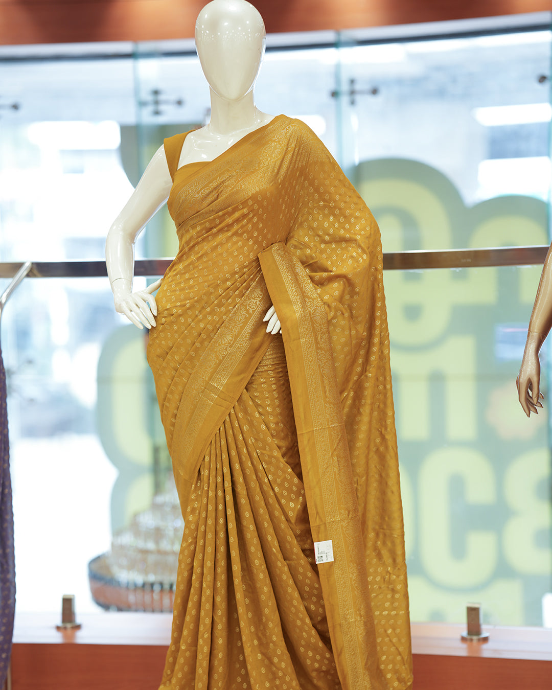 Women's Vichithra Silk Saree in Brocade design- R239
