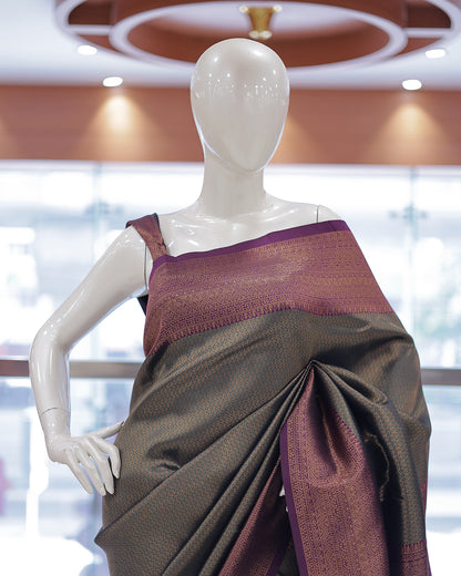 Women's Brocade Saree - R425