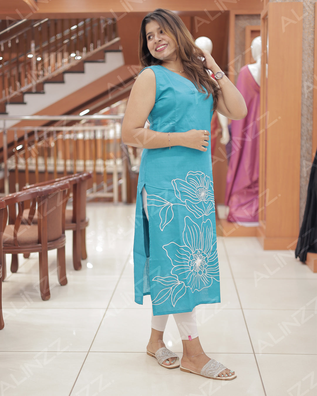 Side Slit Kurti – Floral Embroidery Vertical Fabric – R509