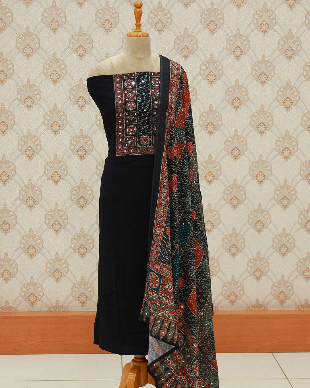 Women's Pakistani Salwar Suit with Chinnon Dupatta - 1277