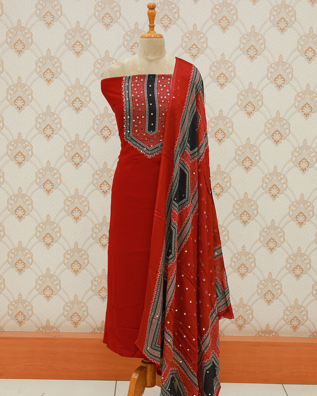 Women's Pakistani Salwar Suit with Chinnon Dupatta - 1277