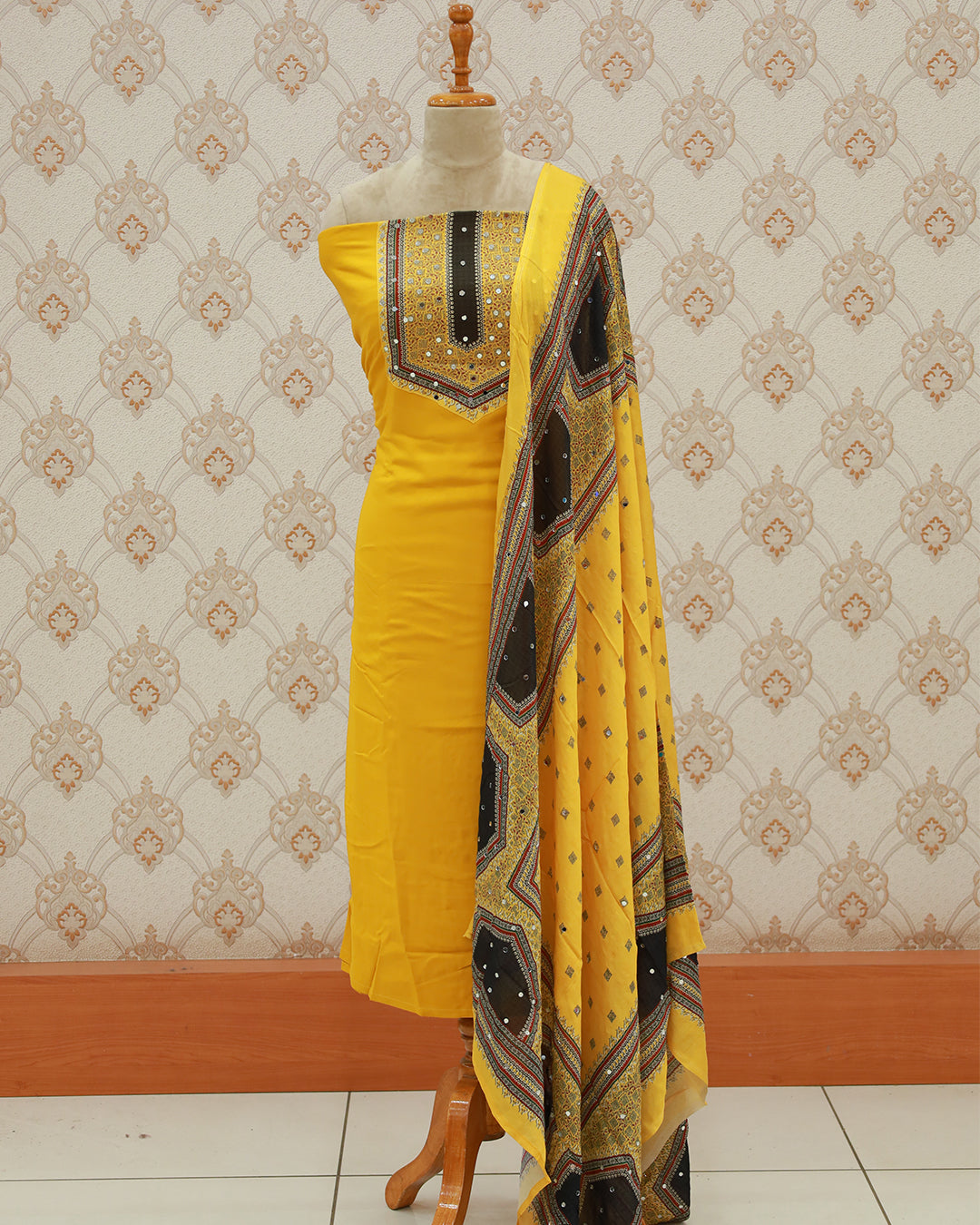 Women's Pakistani Salwar Suit with Chinnon Dupatta - 1277
