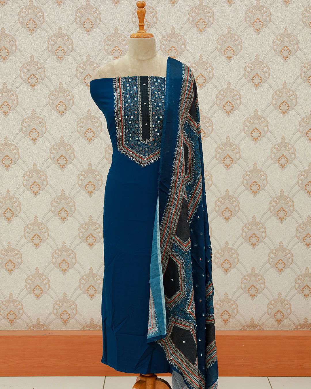 Women's Pakistani Salwar Suit with Chinnon Dupatta - 1277