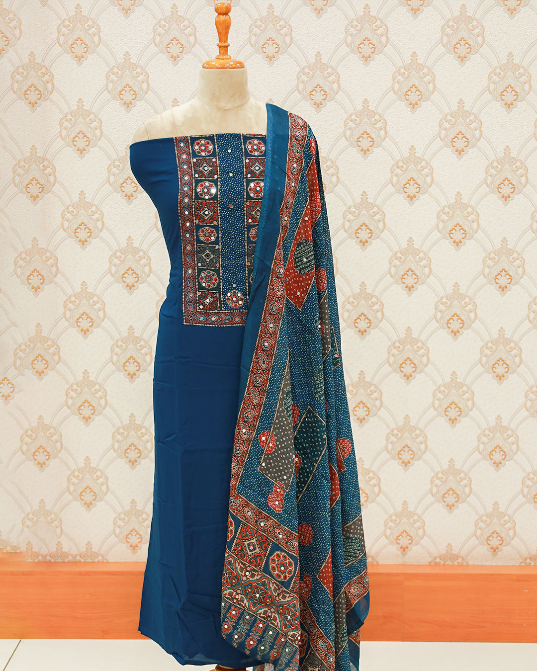 Women's Pakistani Salwar Suit with Chinnon Dupatta - 1277