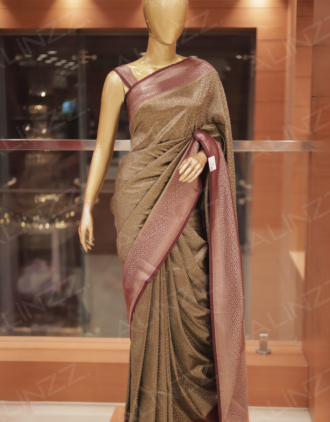 Banarasi Floral Design Saree for Women – R507