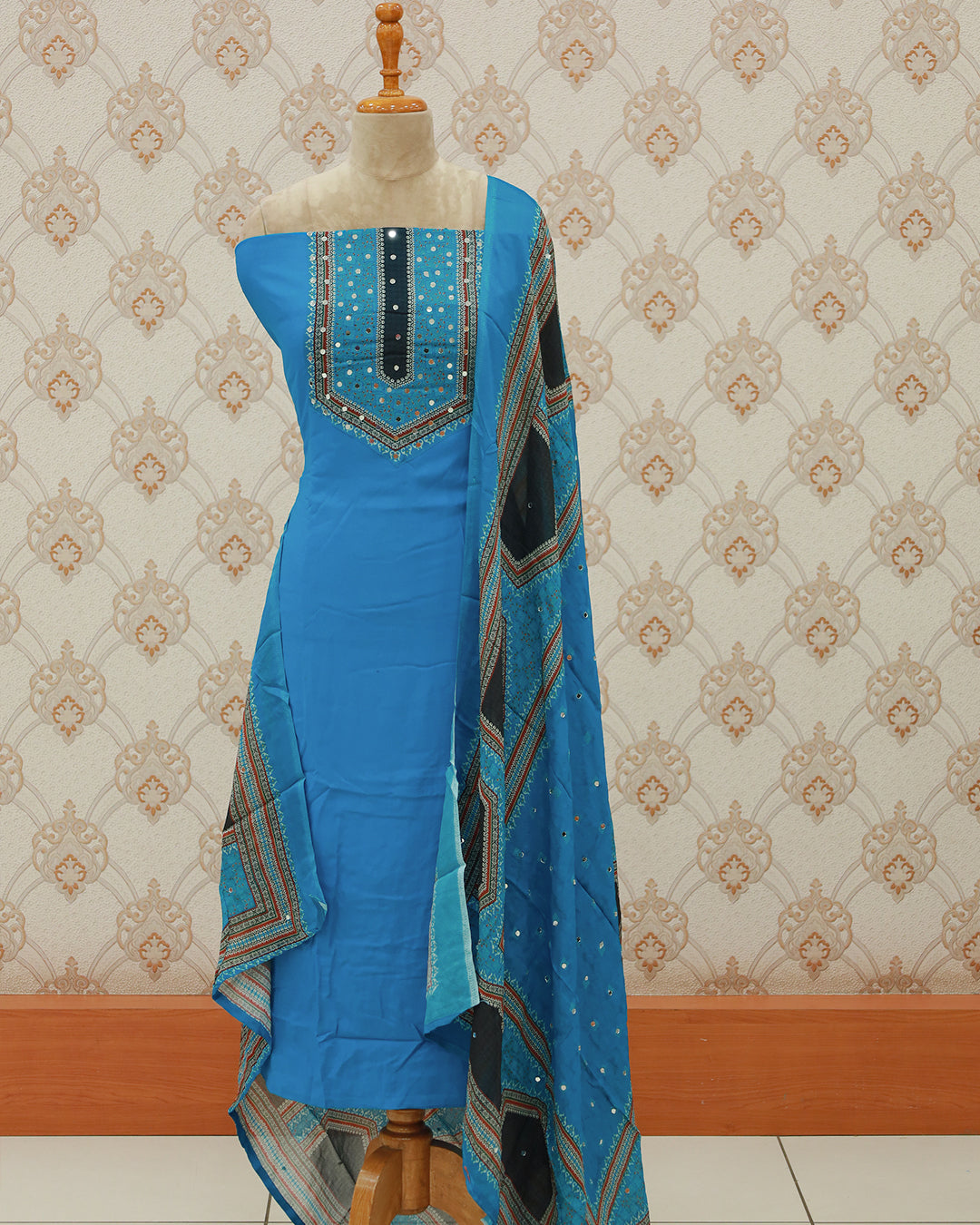 Women's Pakistani Salwar Suit with Chinnon Dupatta - 1277